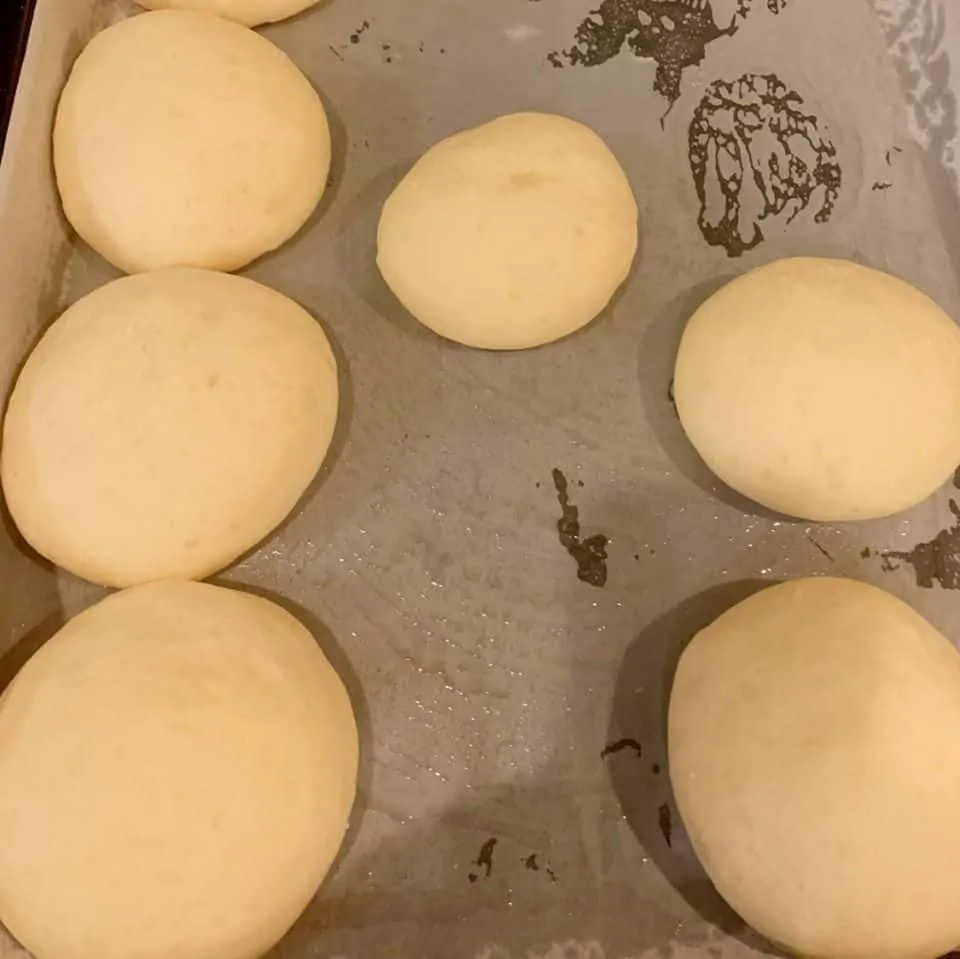 9 Gogosi glazurate cu ciocolata