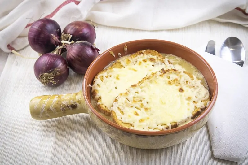 Supa frantuzeasca de ceapa cu cascaval