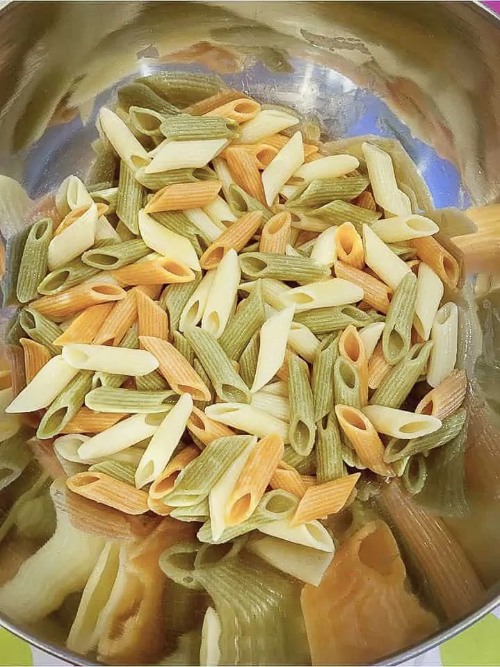 salata paste8 Salata Aperitiv Penne Tricolor cu Maioneza
