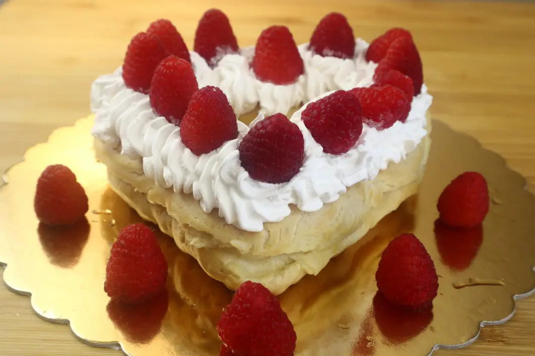 Eclere cu crema de vanilie si frisca