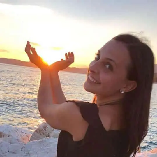 Poza de profil a lui Nicola Elena