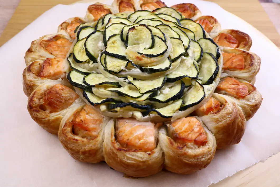Tarta Medalion din somon cu zucchinii
