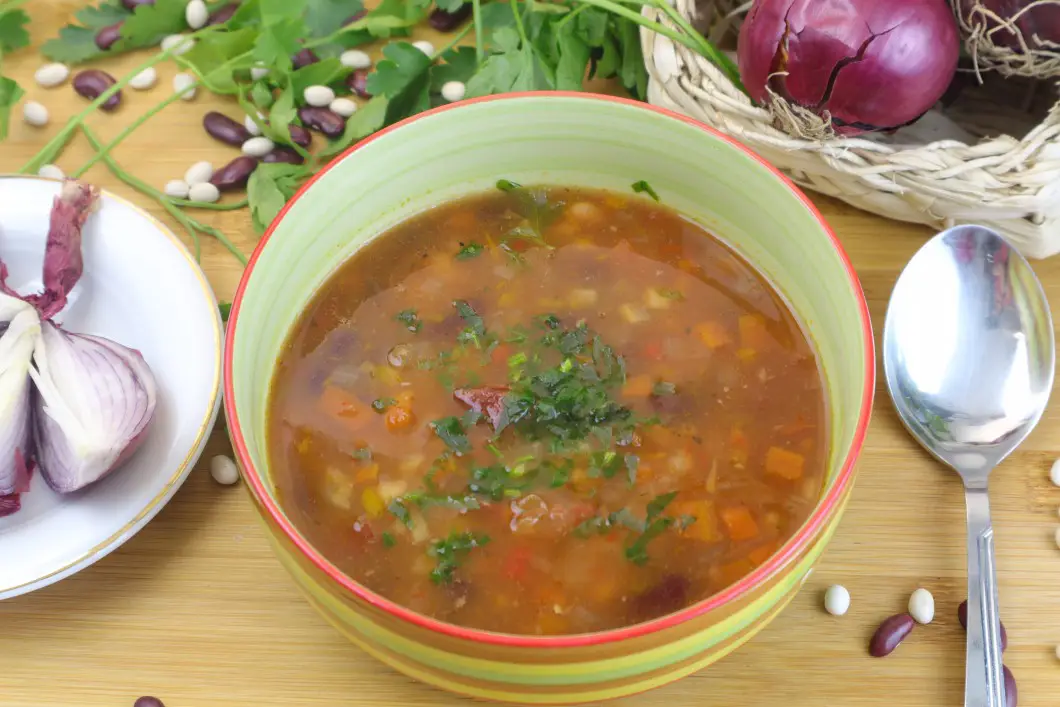 Ciorba de fasole cu ciolan la Slow cooker