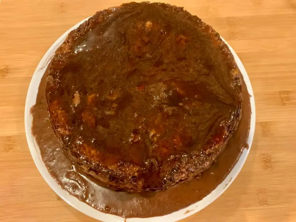Tort simplu in sos de ciocolata-blat de cozonac