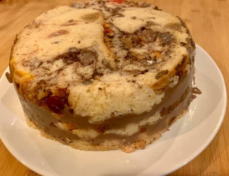 Tort simplu in sos de ciocolata-blat de cozonac