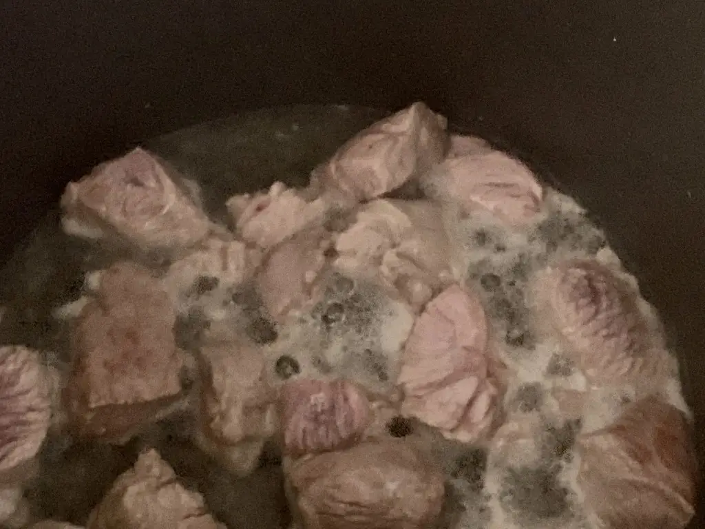028739AE-0B9A-4C72-A00A-BE4EF7348039 Ciorba de spanac cu carne de porc si ou