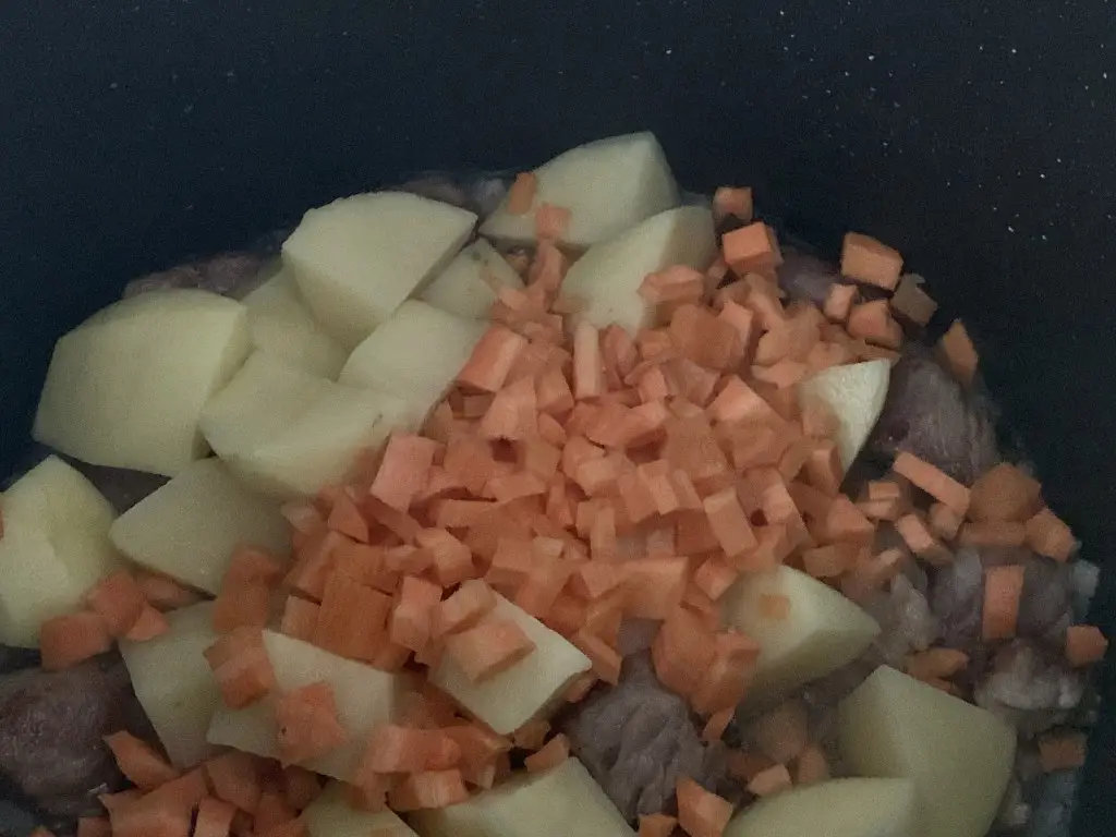 A4FAD346-C260-4108-99E9-6983A2F38820 Ciorba de spanac cu carne de porc si ou
