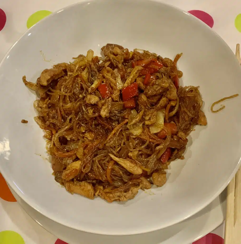 DD1CC555-4F14-4364-AF65-DAC6F3B0D1F0 Pui chinezesc cu legume in sos dulce acrisor si taitei din orez