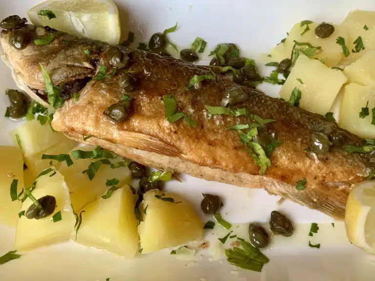 Biban de mare cu sos meuniere si cartofi natur