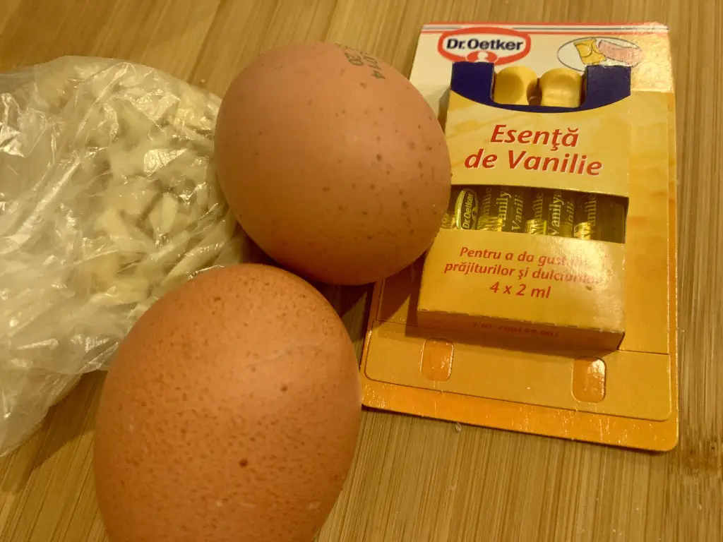 E8E6609C-C08D-4017-A72E-C7313E5E0E8A Briose cu afine, fulgi de ciocolata si migdale