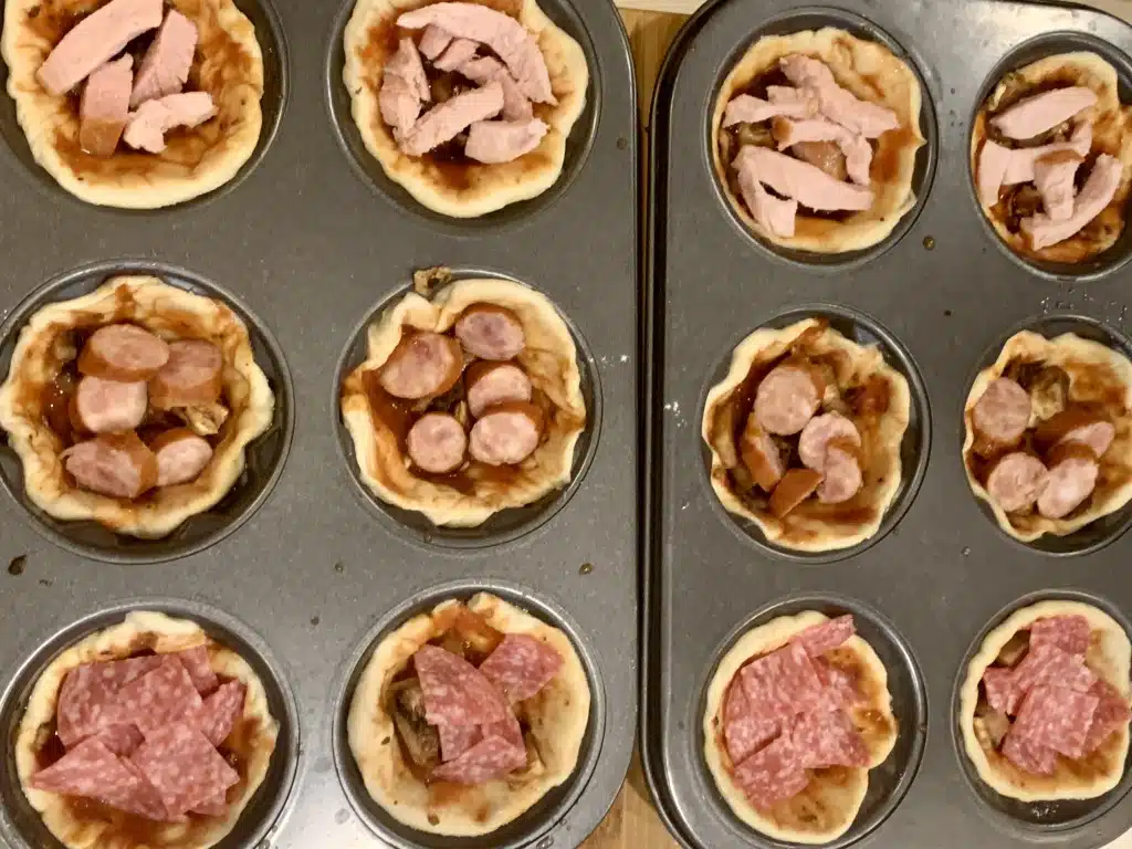 0731B8DB-309F-4539-9A7E-EB484D961C28 Pizza briosa cu trio topping