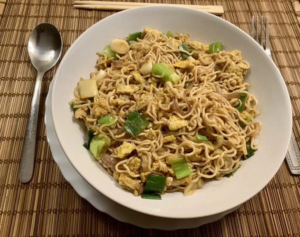15A56C1D-6964-419E-8BD6-7F7E95C33C36 Noodles (taitei) cu oua prajite