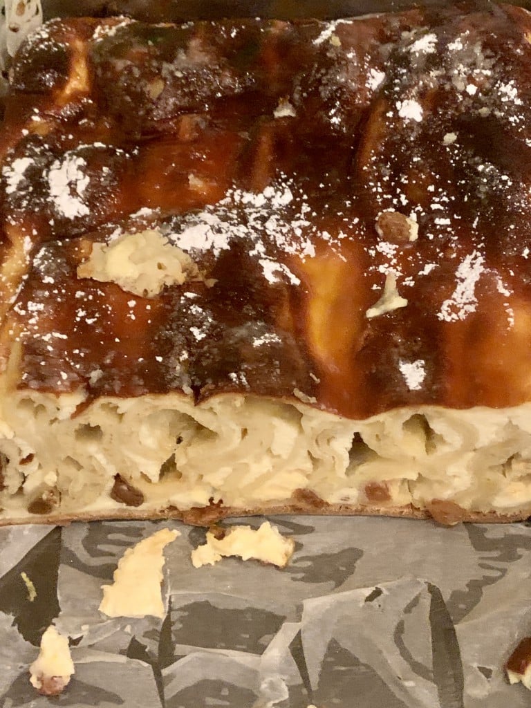 Placinta creata cu branza dulce si stafide