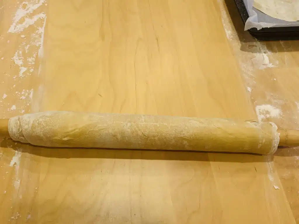 26CF3C41-1292-4DF1-A05D-EAF6872906DB Placinta creata cu branza dulce si stafide