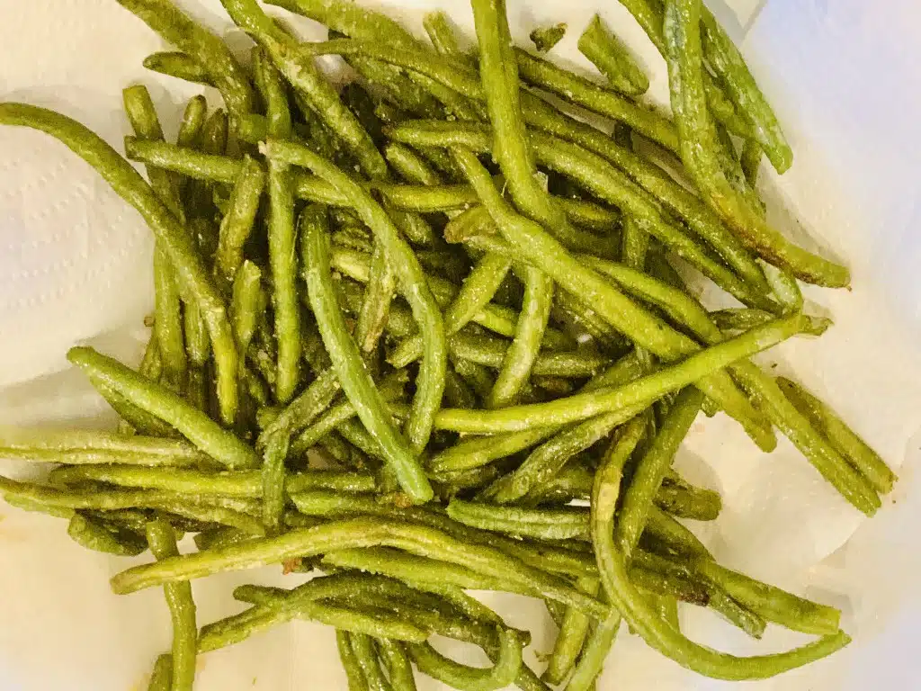 34C5ABF6-EC71-488D-8794-11130F78E150 Teci (pastai) de fasole verde prajite cu mujdei