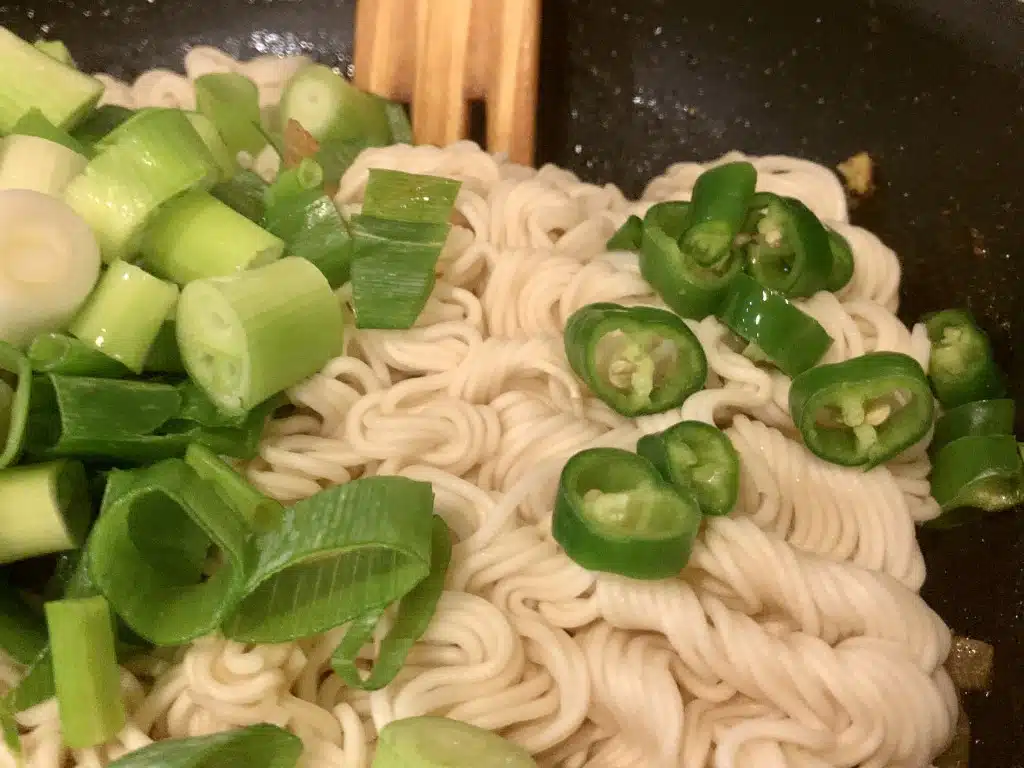 475490C3-1BB3-43F3-8ECB-66FD881E1EAA Noodles (taitei) cu oua prajite