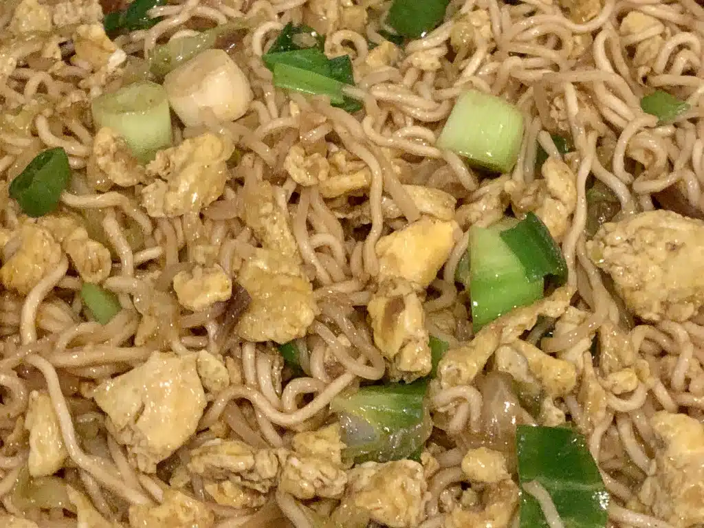 4AF8F90E-477F-49FA-8DA5-367A7DDC1B82 Noodles (taitei) cu oua prajite