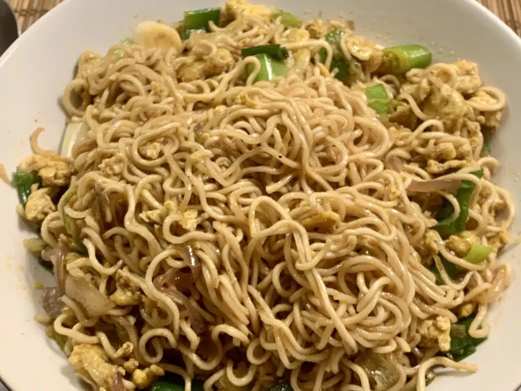 51D99DF8-7006-4433-ABB9-57C3F00693E3 Noodles (taitei) cu oua prajite