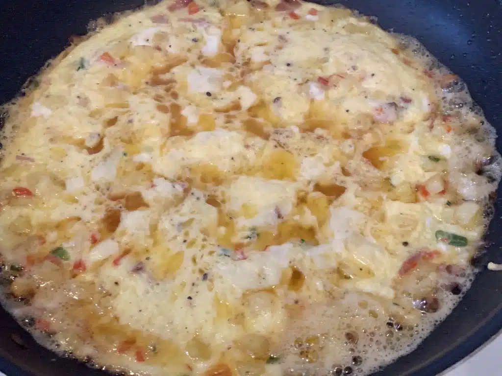 52048330-6657-4822-96D2-1C4481EBB0AA Omleta spaniola cu cartofi / Tortilla espanola