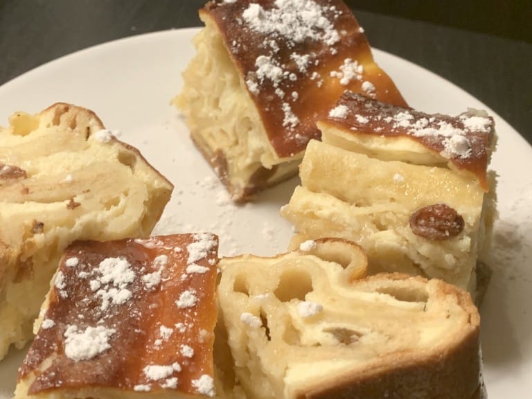 Placinta creata cu branza dulce si stafide
