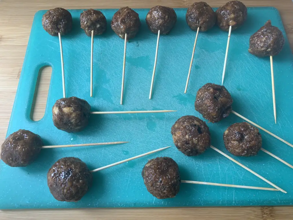 58CCA6BD-0446-4DD4-9A9D-5D39A3EC18C5 Cake pops