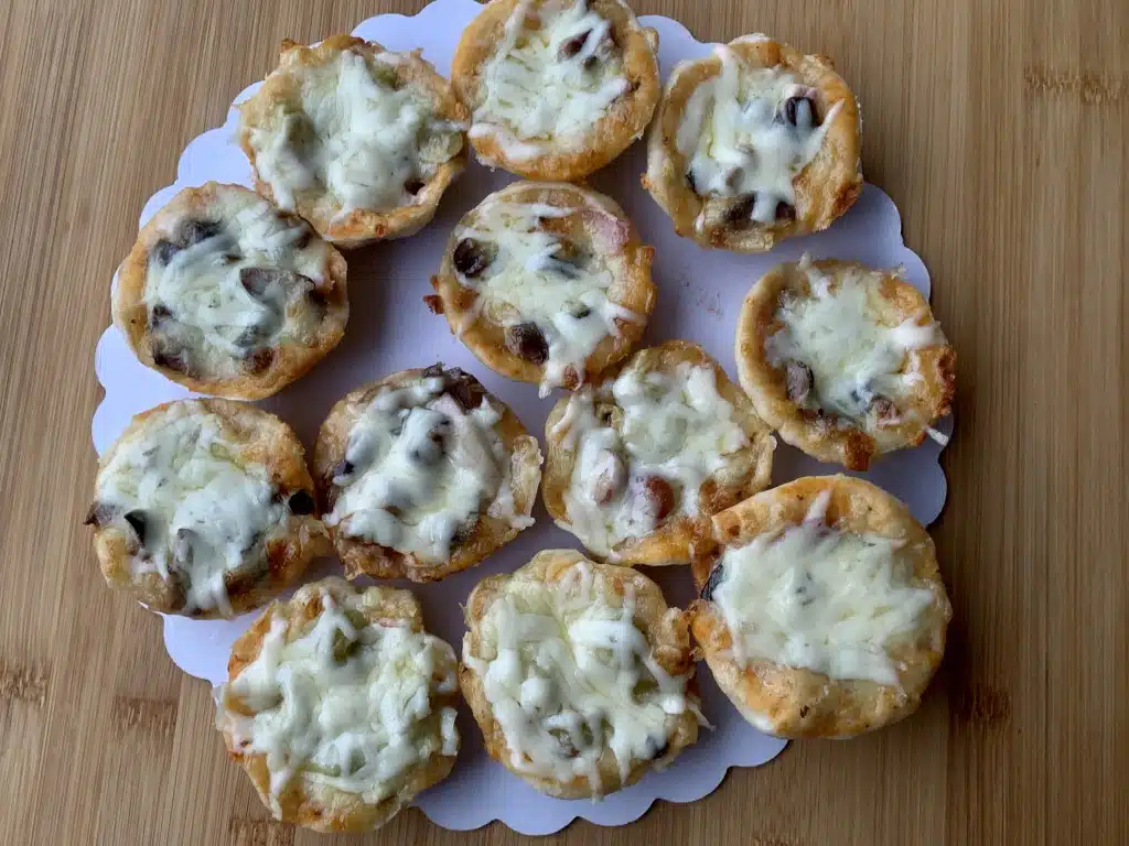 5E3E3240-1D1F-4D68-9CFB-440749A14B1C Pizza briosa cu trio topping