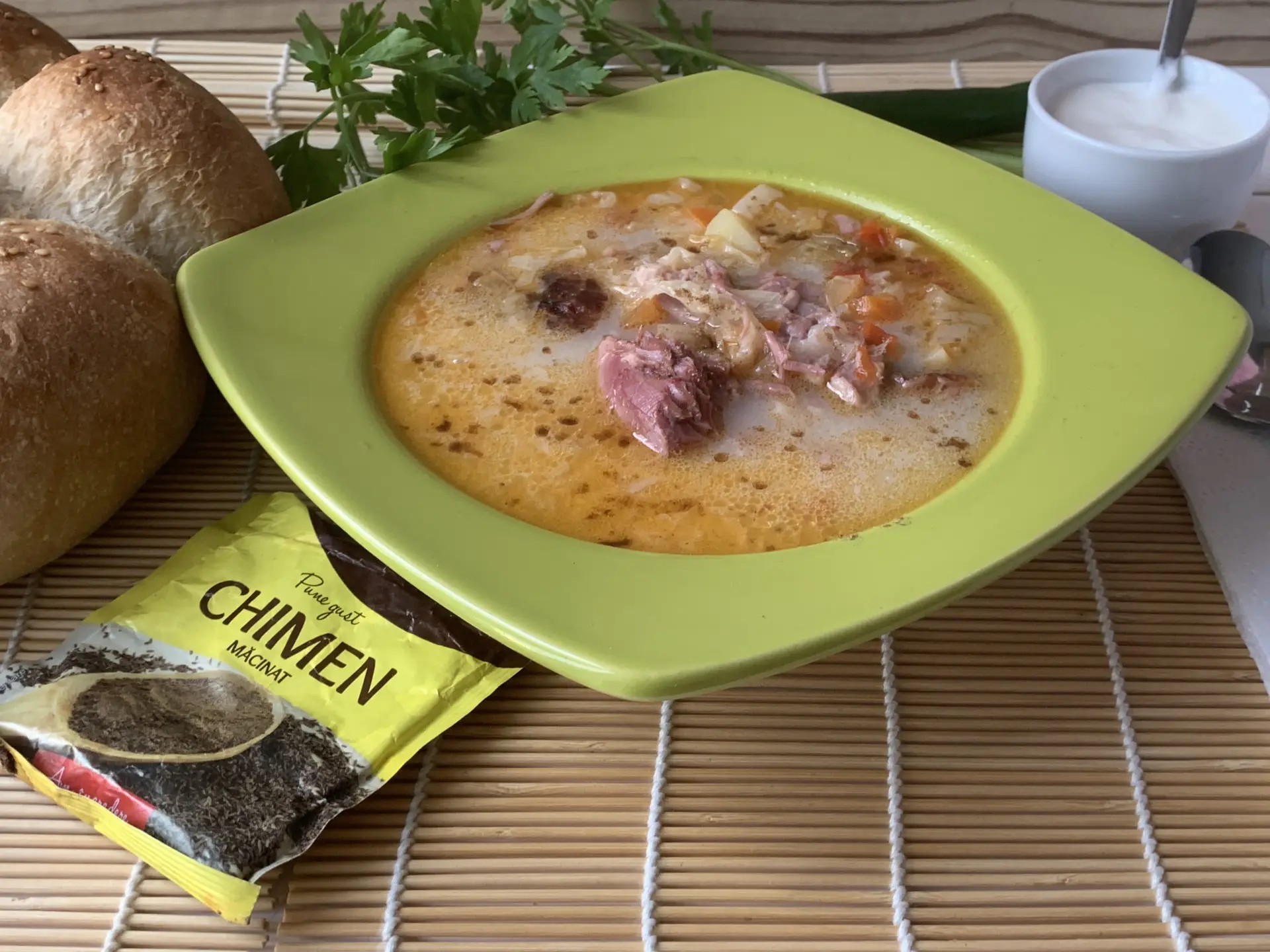 Ciorba ardeleneasca din afumatura si varza murata la slow cooking
