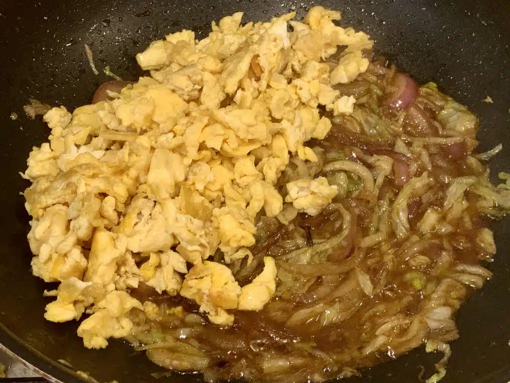 76AB2C62-2BB1-4351-97FE-644636A2A51B Noodles (taitei) cu oua prajite
