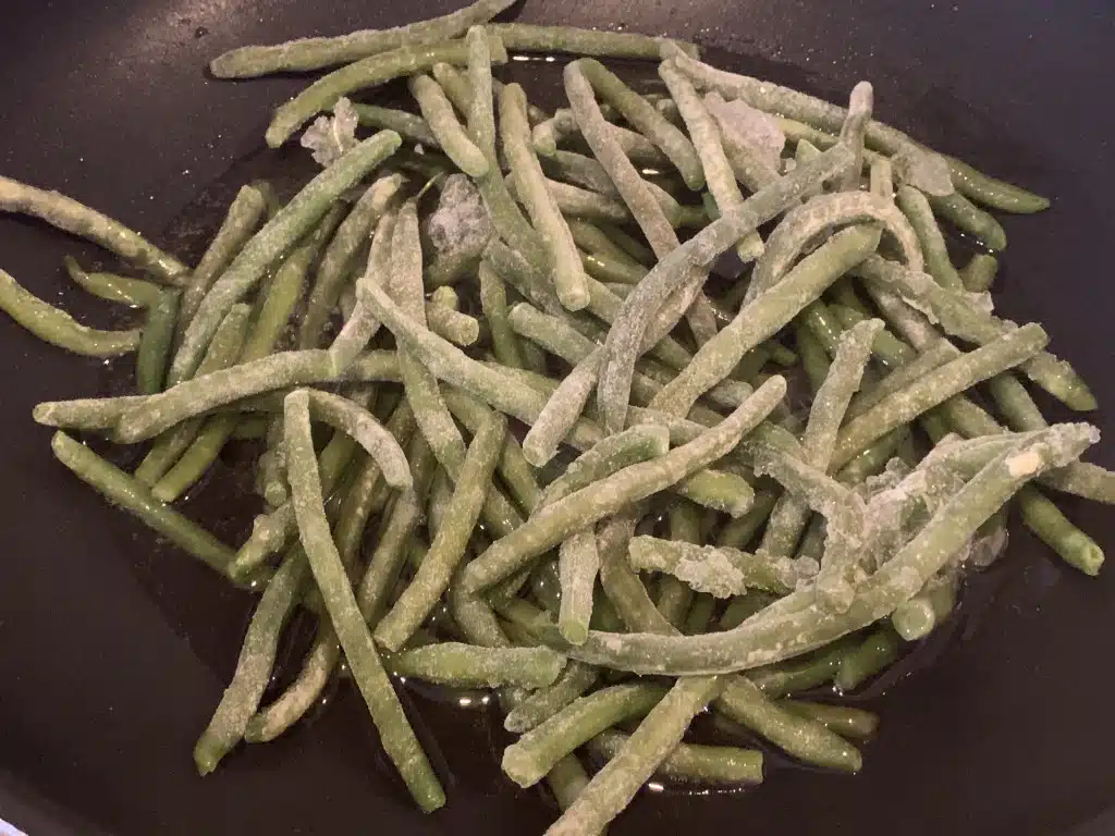 7F7899CA-7A9F-41CE-8A78-816B0E0F93CF Teci (pastai) de fasole verde prajite cu mujdei