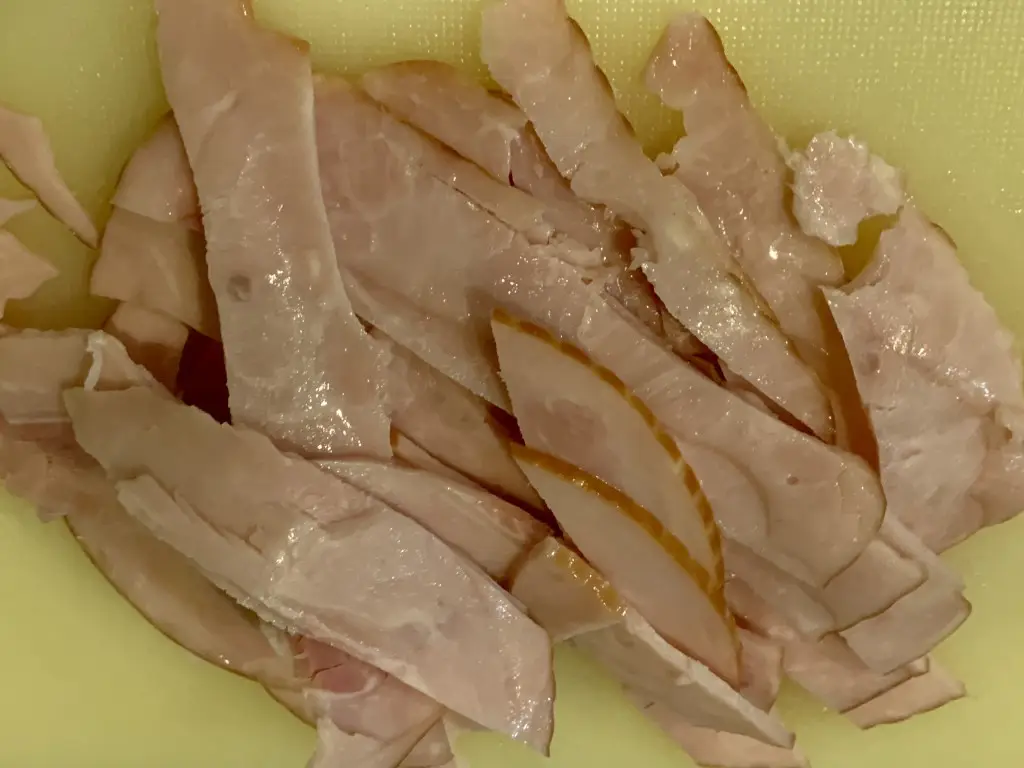90D563C6-5E85-446A-99F6-307EA39ABF29 Fettuccine cu sunca, dovlecel si rosii cherry