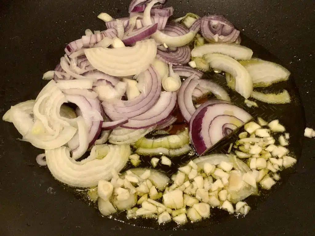 9D0D9A1B-DD57-4500-89A8-D1F1B272597D Noodles (taitei) cu oua prajite