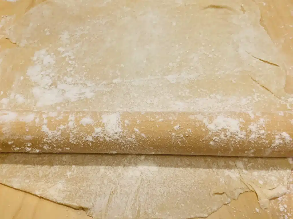 BCC4C7EB-D263-4394-98AF-757E15494A39 Placinta creata cu branza dulce si stafide