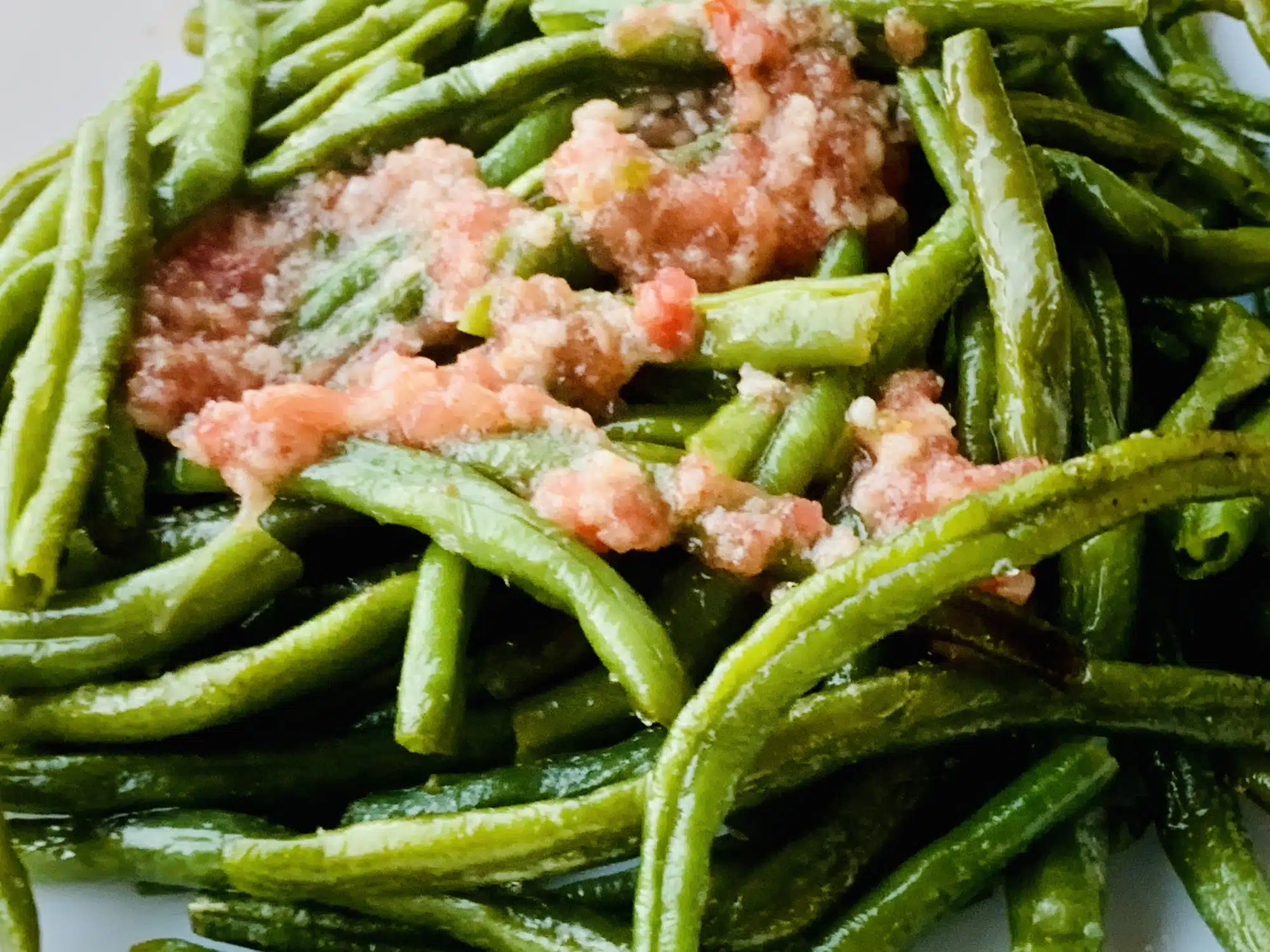 Teci (pastai) de fasole verde prajite cu mujdei