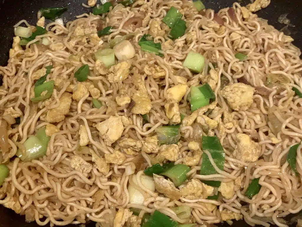 ED50AA91-8999-47F1-8B93-79CF886AE212 Noodles (taitei) cu oua prajite