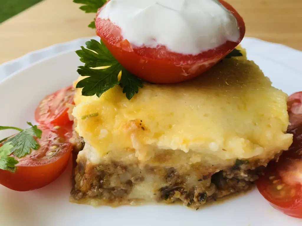 58872F6B-10F4-4A08-8828-758D59FF1E26 Musaca din carne tocata cu piure de cartofi