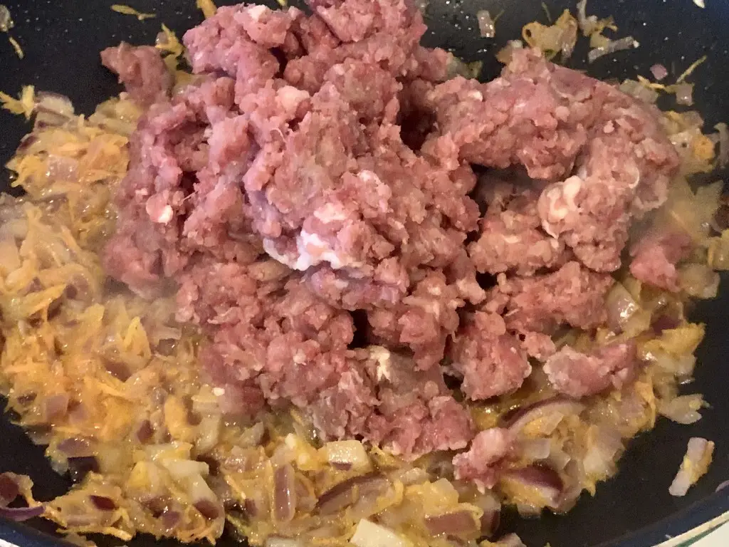 5B0BB860-6339-4AD8-B141-65AD1C8DF806 Musaca din carne tocata cu piure de cartofi