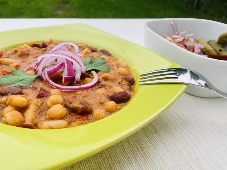 Fasole asortata cu Kaiser si chorizo