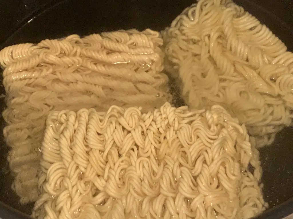 7BE8F488-77FB-406A-B266-DC7DD09B9B34 Lo mein cu legume ( de post )