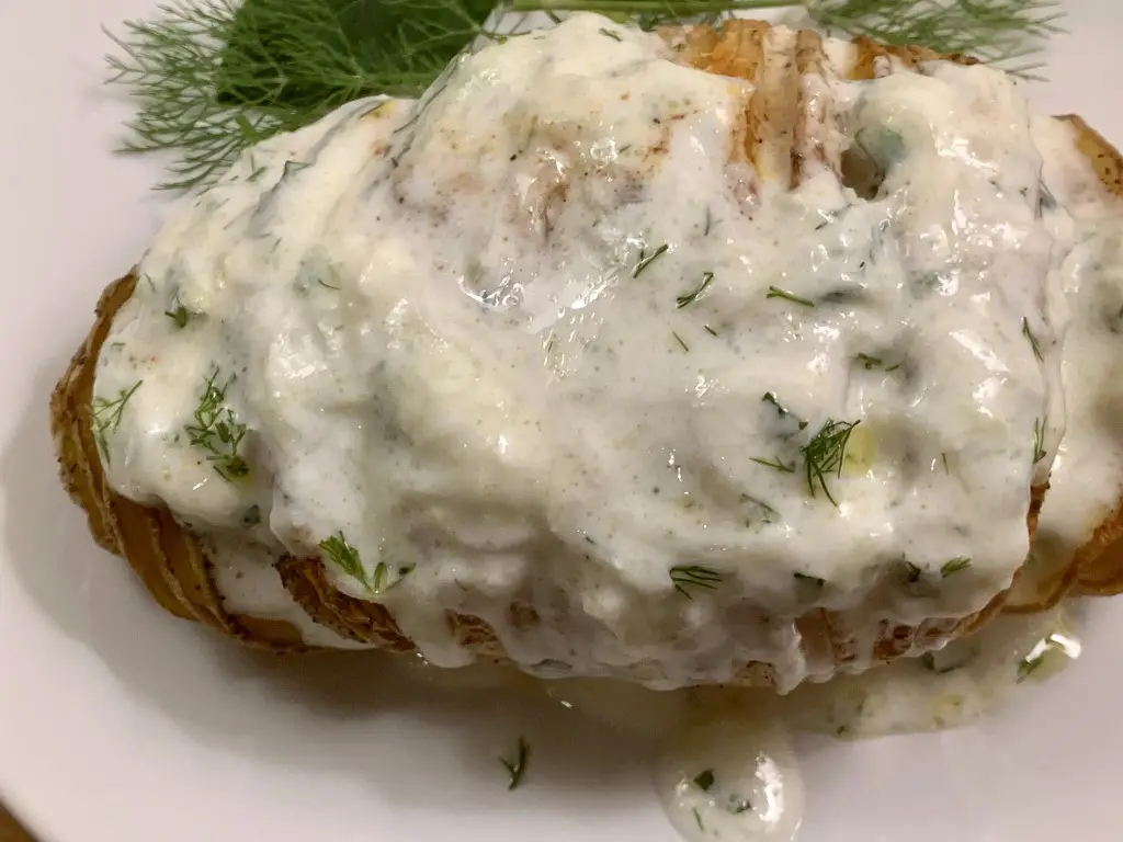 8B035B66-E938-4C3D-9109-B963E463F10A Cartofi copti cu tzatziki