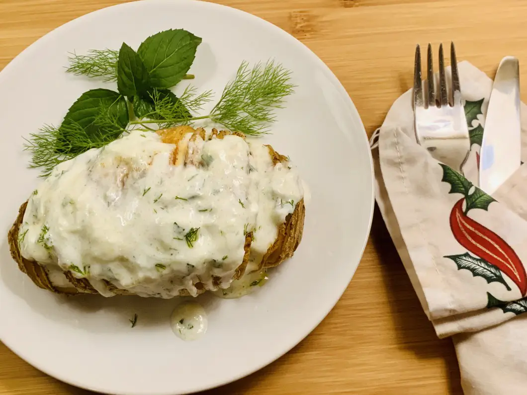 Cartofi copti cu tzatziki