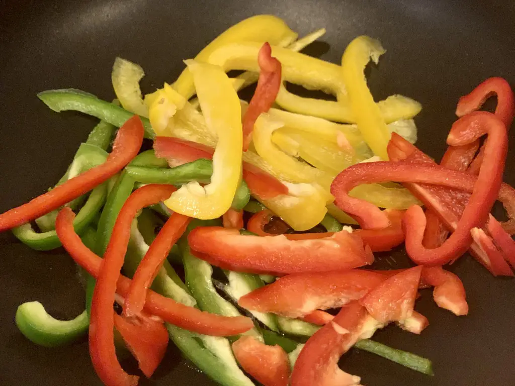 BF7E53F4-0B4E-4B65-8F9F-76328EC2E79A Lo mein cu legume ( de post )