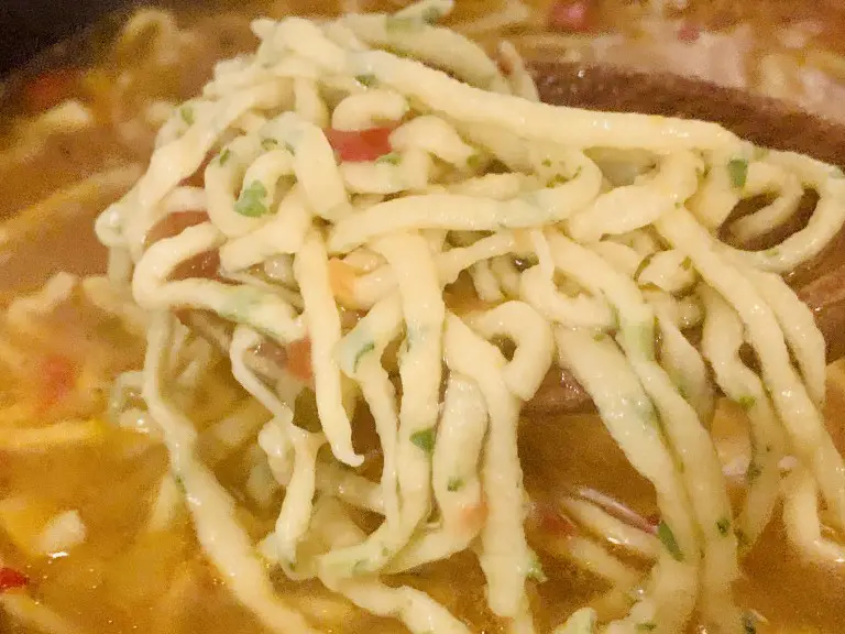 Taitei de casa cu patrunjel verde