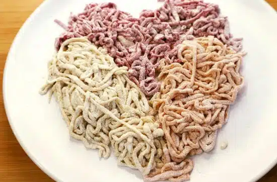 Taitei de casa tricolor – colorati natural