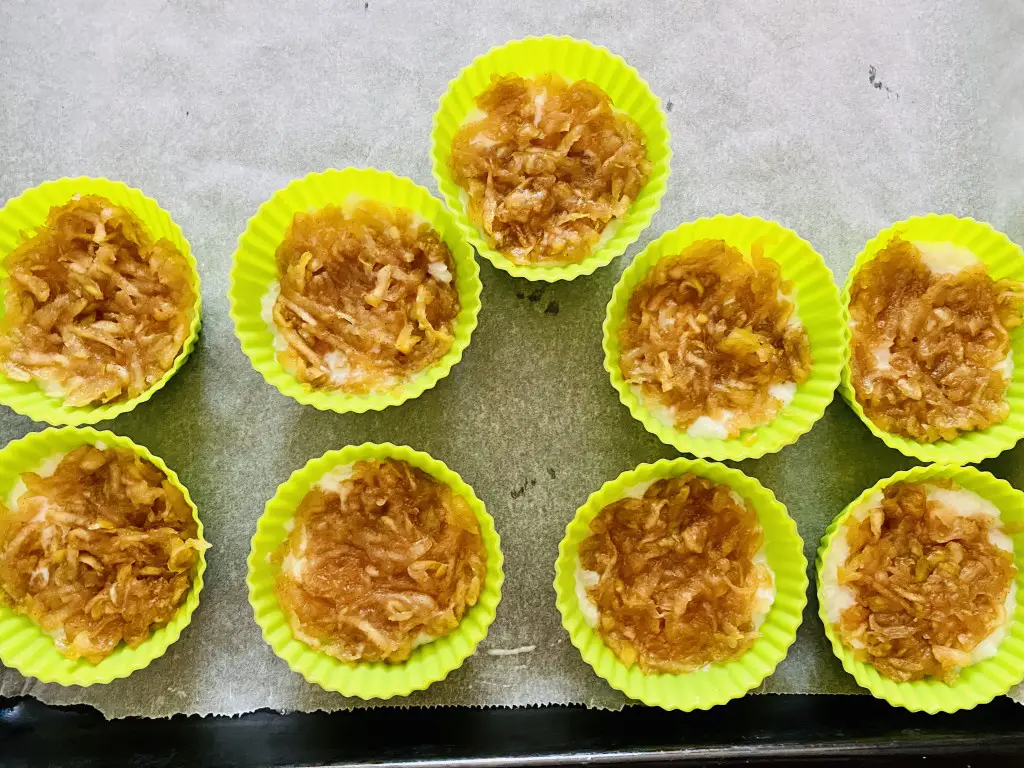 02A400F9-820E-4152-85E9-022C289E6163 Briose budinca din orez cu lapte si decor de fructe