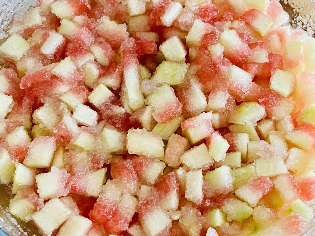 DA667FAA-B987-42C1-9A46-250028E6FED1 Dulceata din coaja de pepene verde cubulete