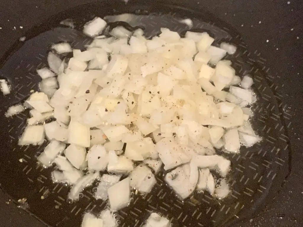 556C2899-05F0-45DA-A7AB-B0F7E1CCBEA8 Ciulama de ciuperci cu piept de pui