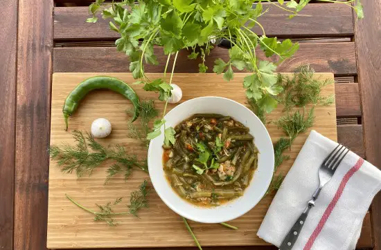 Tocanita de fasole verde cu muschiulet de pui