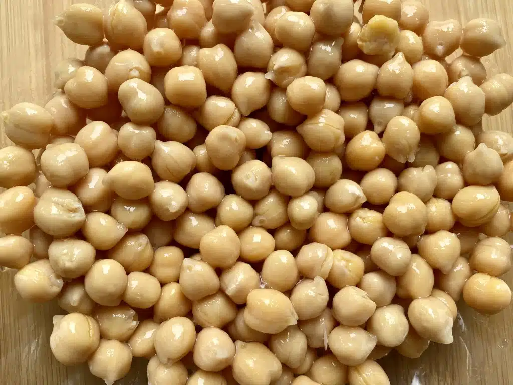 1C6E8B58-E546-4996-82ED-65F721C4F887 Potaje (Tocanita) de naut cu legume inabusite in sos de rosii si pulpe de pui