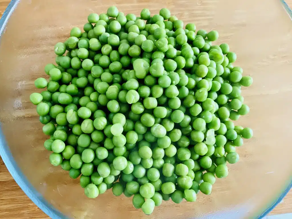 4F83B240-66AA-473F-8519-031891BC79CE Pulpe de pui aromate la tigaie cu garnitura de piure de mazare