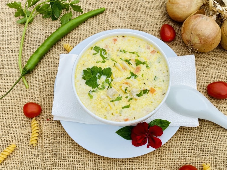 Supa cremoasa cu piept de pui si paste fusilli